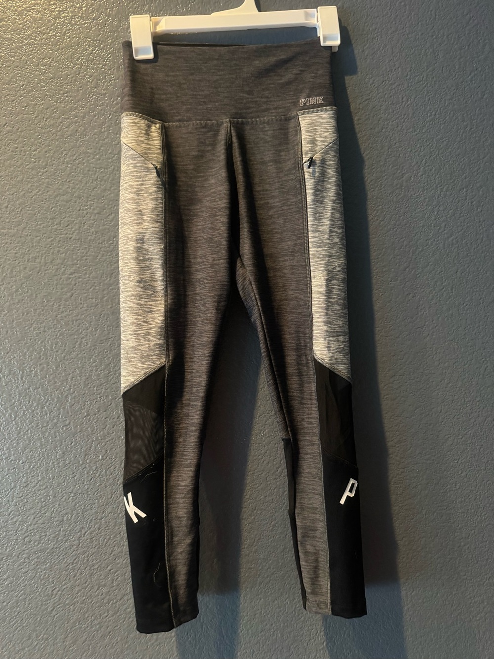 PINK Victoria's Secret women' Gray Colorblock Performance Leggings